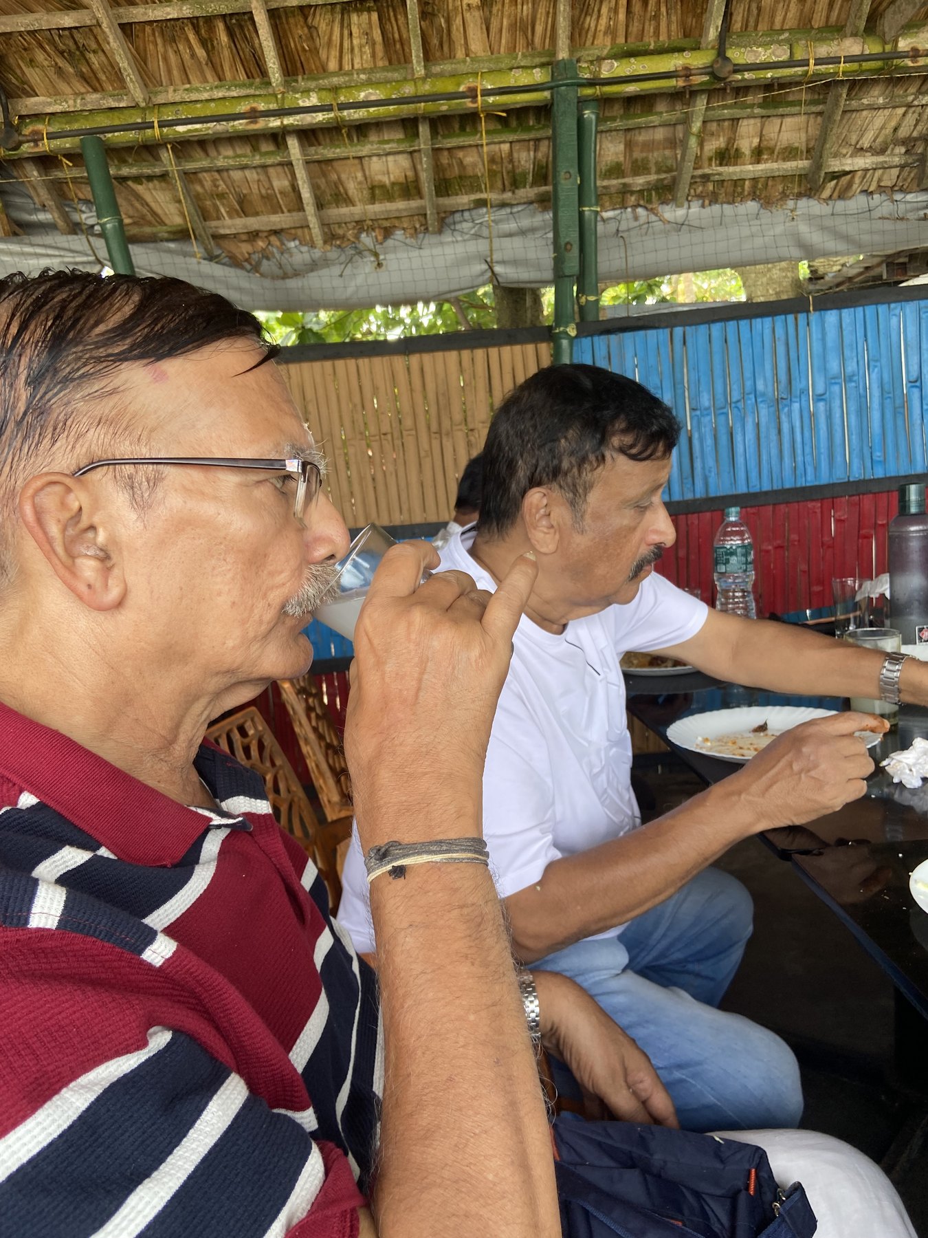 Another shared moment from the Cherai Beach Tour gathering.